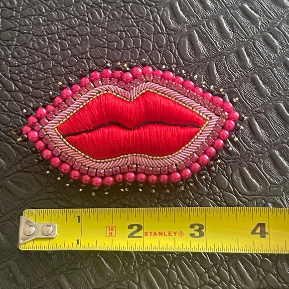 CELESTE MOGADOR Red Mouth Pin with Beautiful Stones - Picture 3 of 3